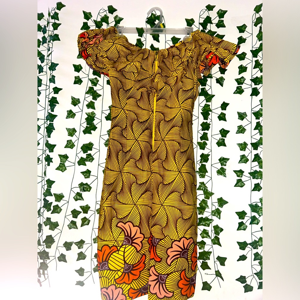 African dress( Flower smocked Ankara fabric dress.Print dress). (Stylish)